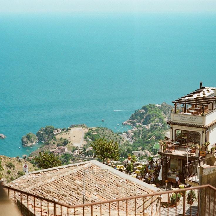Outdoor terrace seating suitable for families in San Francisco